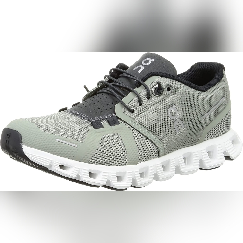 Oncloud tennis shoes: women's 10.5 -                      men's 9.5